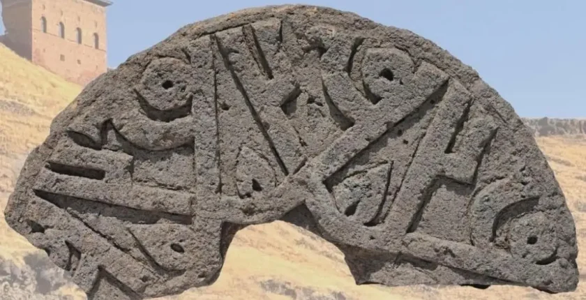 Ani Ören Yeri’nde tarihi keşif: Üzerinde “Hz. Muhammed” yazan taş bulundu