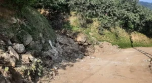 Yağış sonrası kapanan menfezler yenilenerek hizmete açıldı