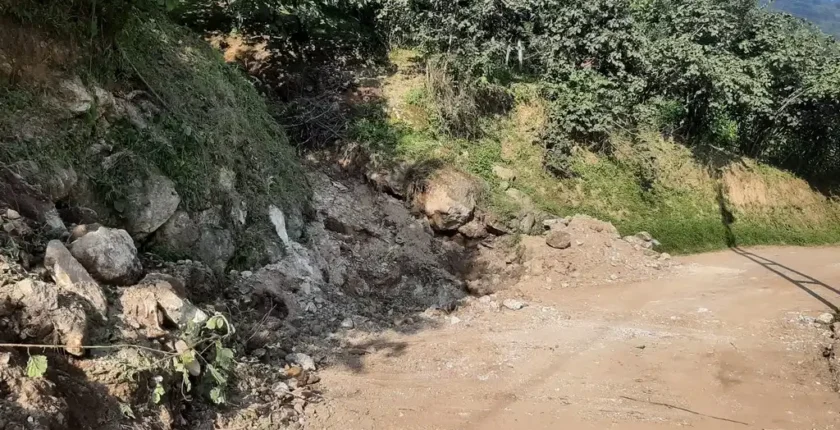 Yağış sonrası kapanan menfezler yenilenerek hizmete açıldı