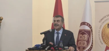 Bakan Tekin: “Biz kimin çocuğu oluyoruz arkadaşlar?”
