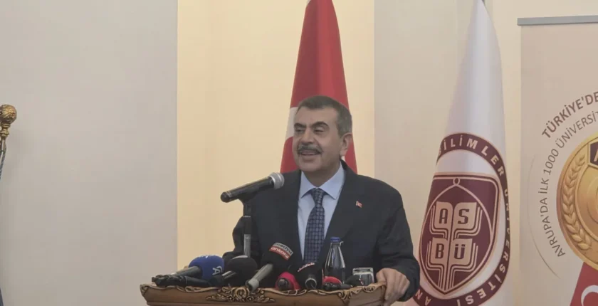 Bakan Tekin: “Biz kimin çocuğu oluyoruz arkadaşlar?”