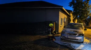 Balıkesir Sındırgı’da otomobil alevlere teslim oldu