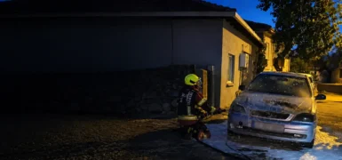 Balıkesir Sındırgı’da otomobil alevlere teslim oldu