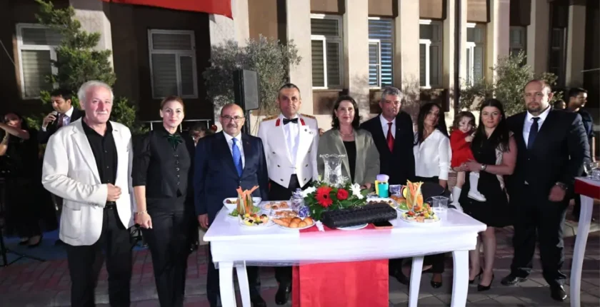 Balıkesir’de 104’üncü yıl resepsiyonu