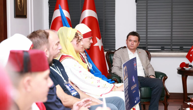 Bursa Osmangazi'de Balkan kültürünün temsilcilerinden Başkan Aydın’a ziyaret