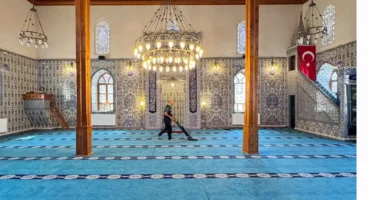Belediye ekiplerinden Cami temizliği