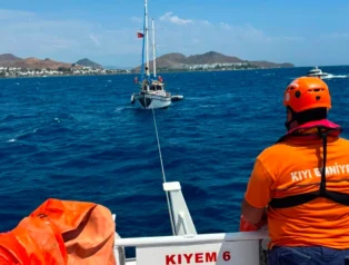 Bodrum açıklarında arızalanan teknedeki 10 kişi kurtarıldı