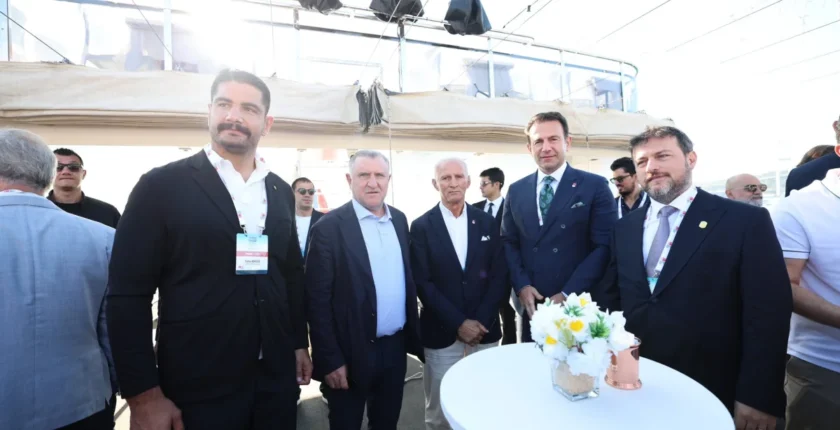 Boğaziçi Kıtalararası Yüzme Yarışı 2 bin 500 sporcunun katılımıyla tamamlandı