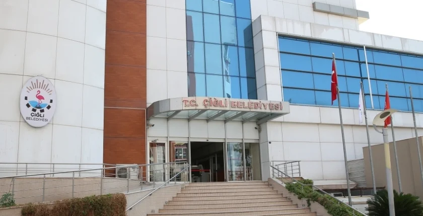 Çiğli Belediye Başkanı Yıldız’ın makam aracına silahlı saldırı!