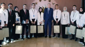 Cumhurbaşkanı Erdoğan Ahlat'ta öğrencileri kabul etti