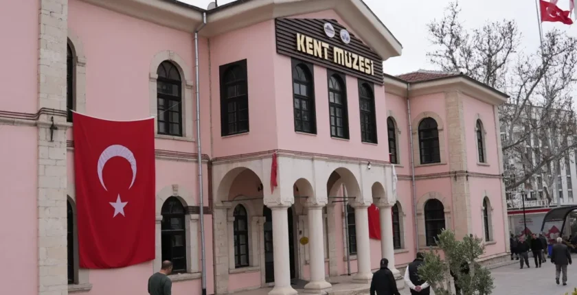 Elazığ'da müzeler ziyaretçi akınına uğradı