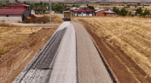 Afşin’de Kırsal Ulaşımı Güçlendiren Yol Çalışması