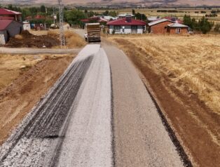 Afşin’de Kırsal Ulaşımı Güçlendiren Yol Çalışması