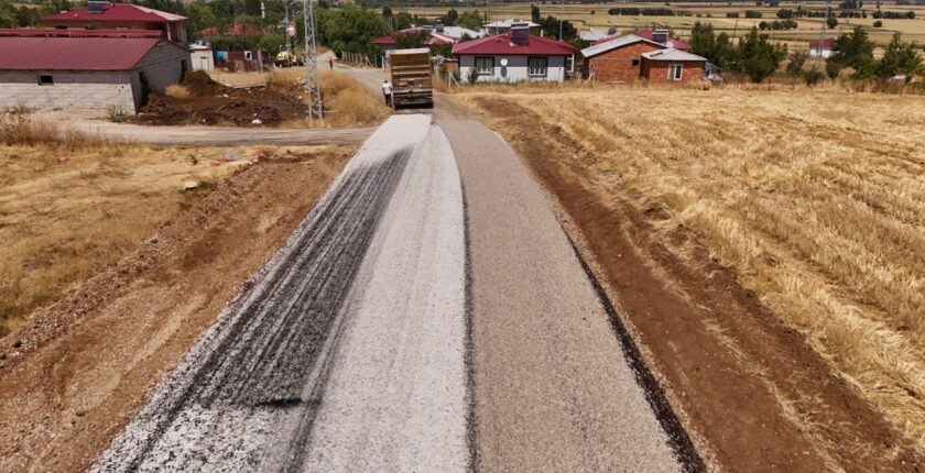 Afşin’de Kırsal Ulaşımı Güçlendiren Yol Çalışması