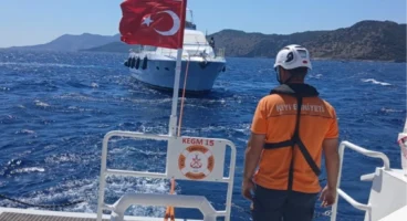 Fethiye açıklarında arızalanan tekne kurtarıldı
