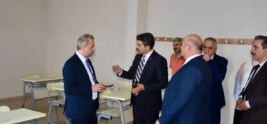 Hopa Kaymakamı Karakaya, okullarda incelemelerde bulundu