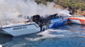 Fethiye’de gezinti teknesinde yangın! 115 kişi tahliye edildi