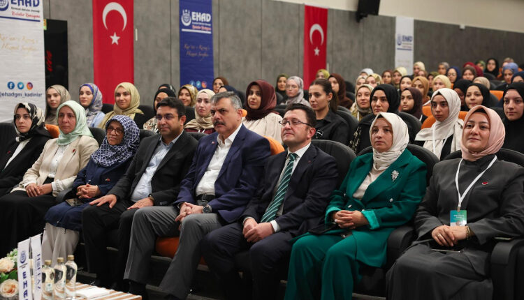 Bakan Çiftçi, hafızlarla “İhyâ ve İnşâ Kampı” kapanışında buluştu