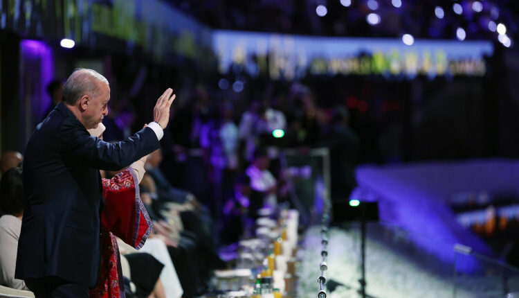 Dünya Göçebe Oyunları'nın açılışını liderlerle birlikte izledi Dünya Göçebe Oyunları'nın açılışını liderlerle birlikte izledi