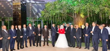 İçişleri Bakanı Mustafa Çiftçi’den genç çifte “3 Çocuk” mesajı