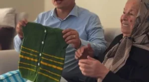 İlmek ilmek ördü, ihtiyaç sahiplerine bağışladı İlmek ilmek ördü, ihtiyaç sahiplerine bağışladı