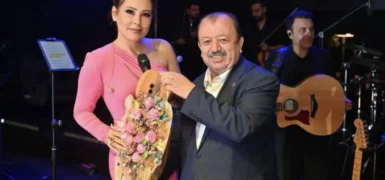 Isparta’da 30 Ağustos coşkusu: Binlerce kişi Funda Arar konserinde buluştu