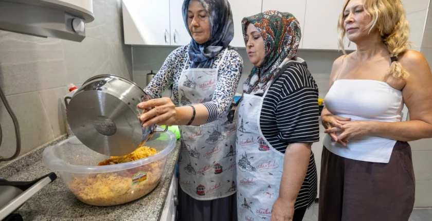 İzmir’de Dayanışma Mutfağı anneleri bir araya getiriyor