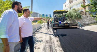 İzmir Narlıdere'de asfalt mesaisi