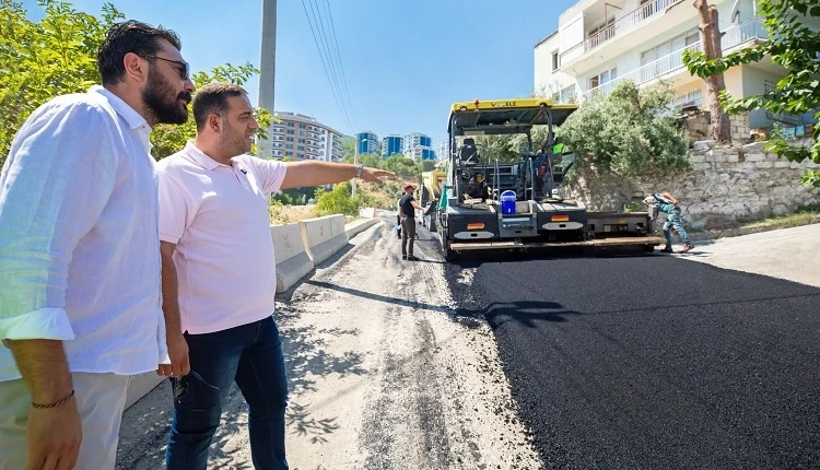 İzmir Narlıdere'de asfalt mesaisi