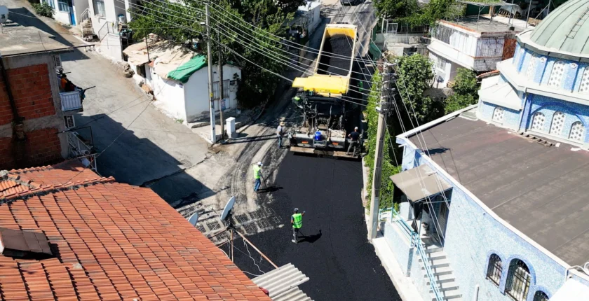 İzmir Narlıdere'de asfalt seferberliği