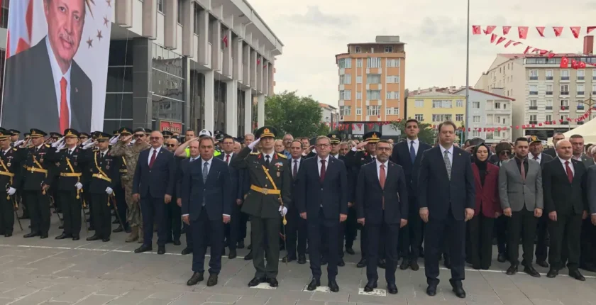 Kars’ta 30 Ağustos Zafer Bayramı Kutlamaları Hava Muhalefeti Engeline Takıldı Kars’ta 30 Ağustos Zafer Bayramı Kutlamaları Hava Muhalefeti Engeline Takıldı