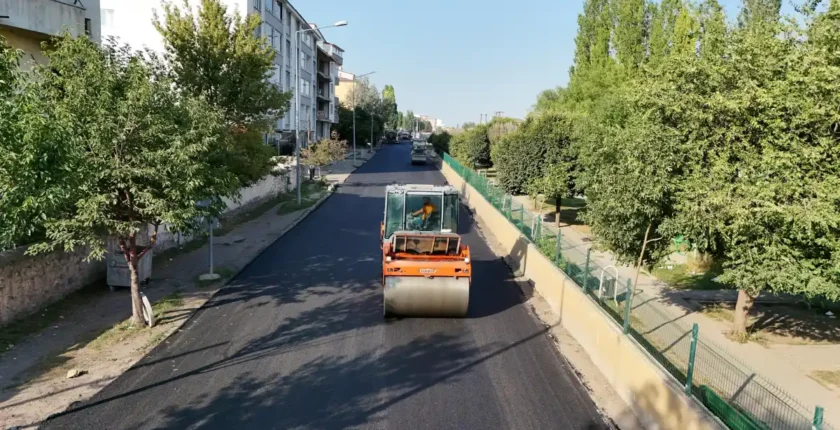 Kars’ta yol çalışmaları sürüyor