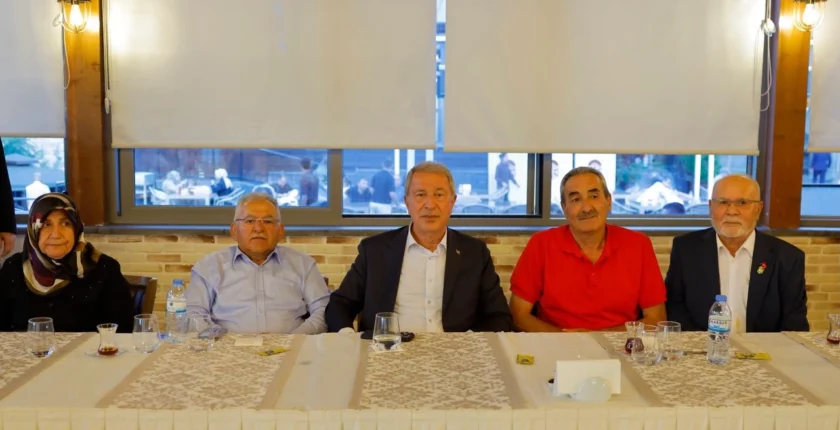 Kayseri protokolüö şehit aileleriye buluştu