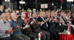 Keçiören Belediyesi’nin Mevlid Kandili programında kent meydanı dolup taştı