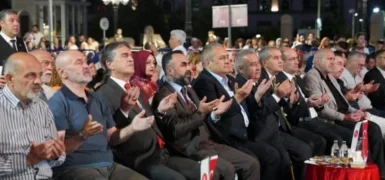 Keçiören Belediyesi’nin Mevlid Kandili programında kent meydanı dolup taştı
