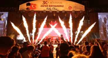 Keçiören’de 30 Ağustos coşkusu meydanlara sığmadı