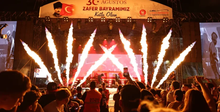 Keçiören’de 30 Ağustos coşkusu meydanlara sığmadı