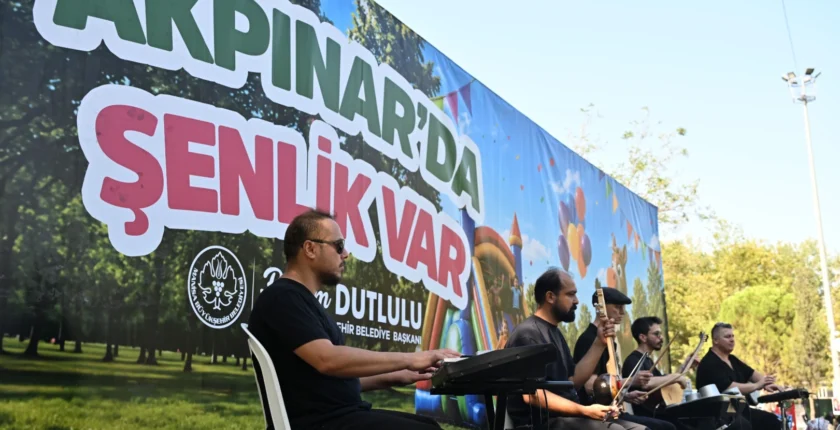 Manisa'da “Akpınar’da Şenlik Var” renkli görüntülere sahne oldu