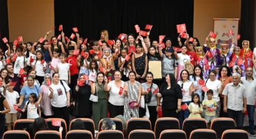 Mersin'de çocuklar Büyük Zafer’i sanatla kutladı