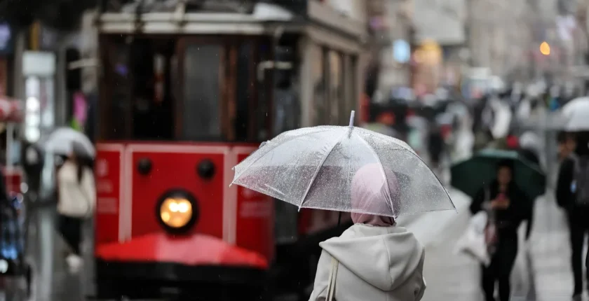 Meteoroloji’den hava değişimi uyarısı: Sıcaklıklar düşecek, sağanak geliyor