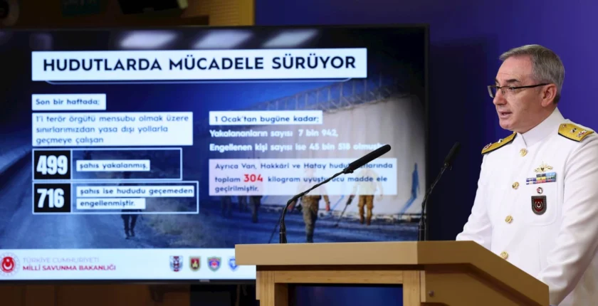 MSB: 3 PKK’lı terörist teslim oldu… Hudutlarda mücadele sürüyor