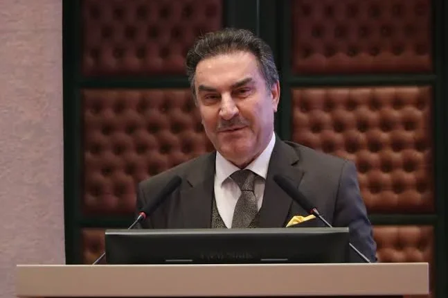 Prof. Dr. Zakir Avşar: "Kamuoyu kimin oyu?"