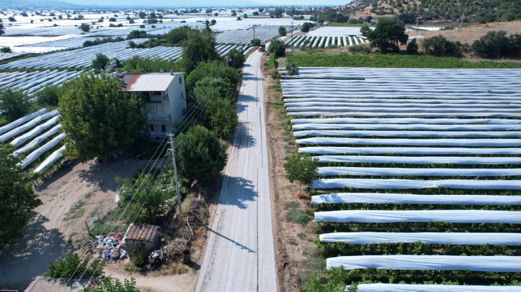 Manisa Sarıgöl’de hasat öncesi yollar yenileniyor