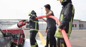 Konya'da minibüs ve servis şoförlerine “gönüllü itfaiyecilik” eğitimi verdi