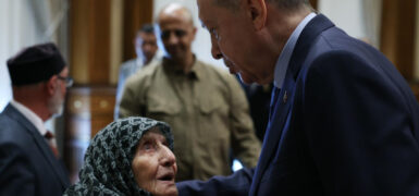 Cumhurbaşkanı Erdoğan şehit yakınları ve gazileri ağırladı