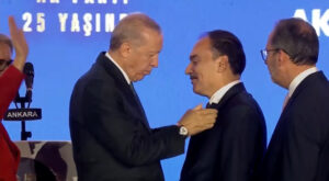 25. yıl programında AK Parti'ye 10 yeni katılım