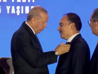 25. yıl programında AK Parti'ye 10 yeni katılım