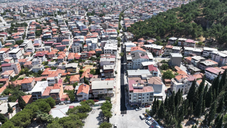 Manisa Soma'da Turgutalp Mahallesi ilk kez sıcak asfaltla buluşuyor
