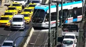 T1 Kabataş-Bağcılar hattında tramvay raydan çıktı