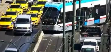 T1 Kabataş-Bağcılar hattında tramvay raydan çıktı